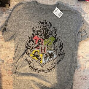 Warner Bros. Heather Gray Hogwarts Crest Short Sleeve Tee with Multicolor Shield